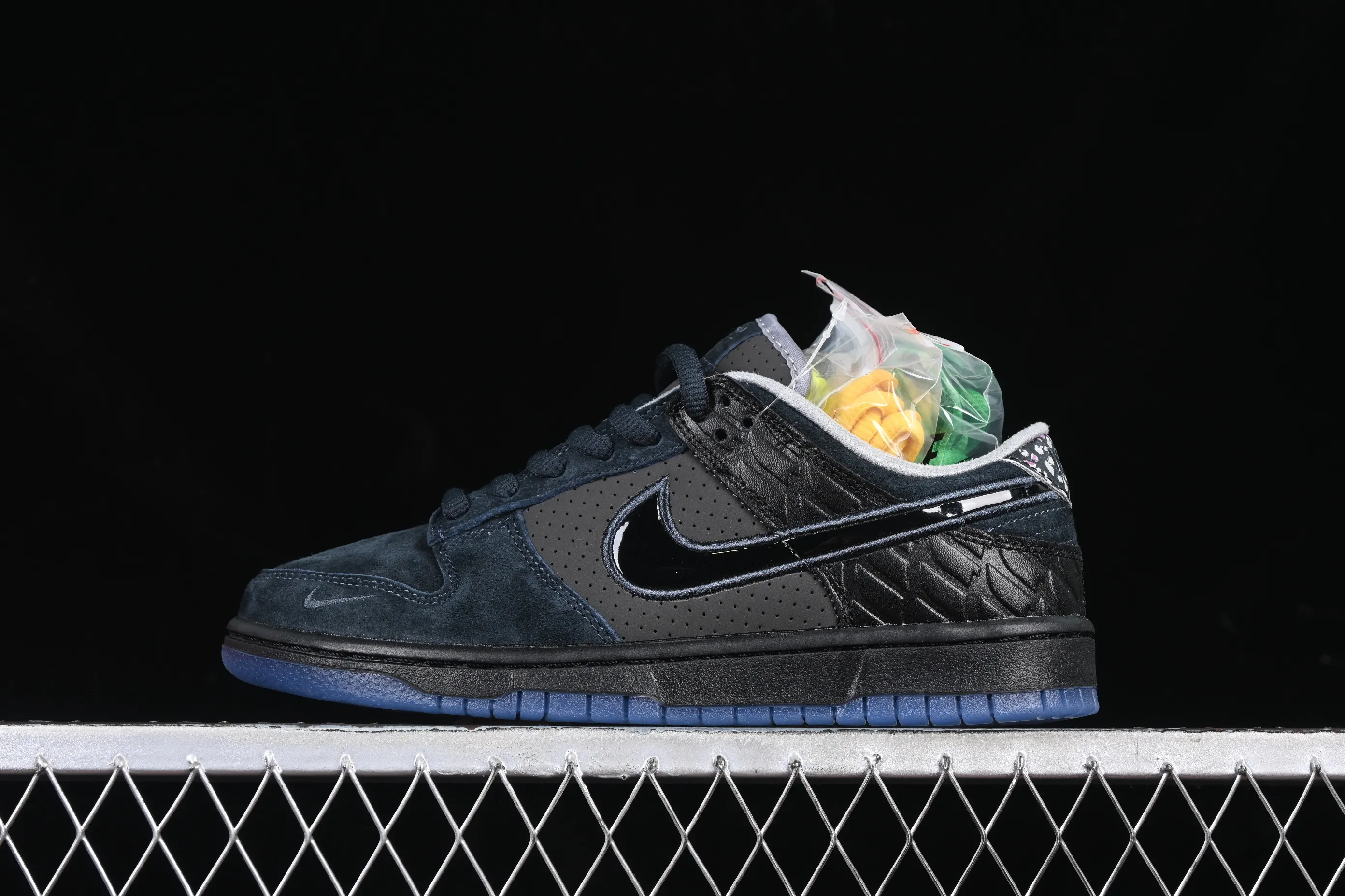 All categories Nk SB Dunk Series Nk SB Dunk Low low-top sneakers Division Street x Nk Dunk Low "Oregon Black" Oregon hidden color low-top casual sneakers HV1470-001